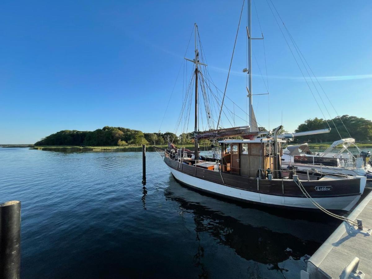 Ruegenferienhaus - Schaprode Hafen Ngoại thất bức ảnh